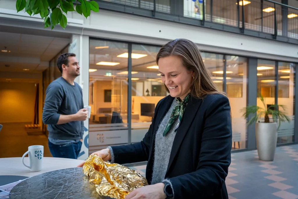 Marthe fikser utstyr